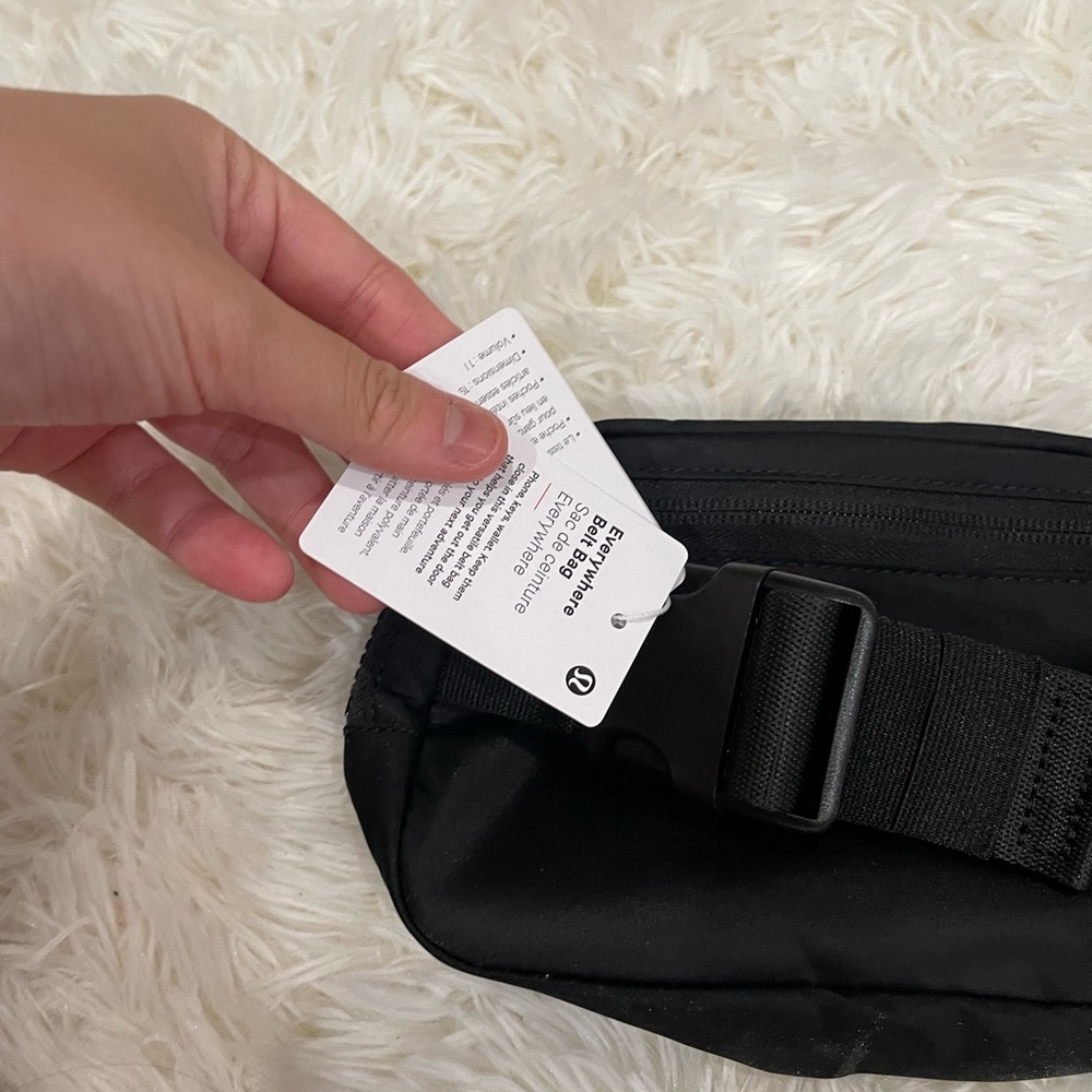 NWT lululemon everywhere belt bag black - Picture 4 of 6